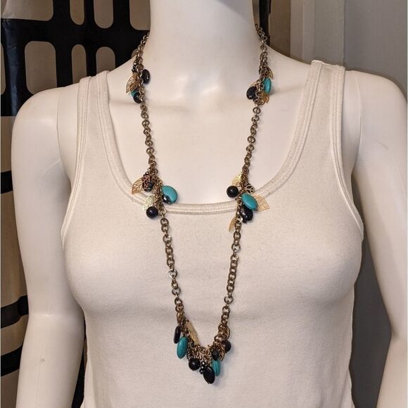 Cool looking bead leaves crystal sparkle necklace - Picture 1 of 5